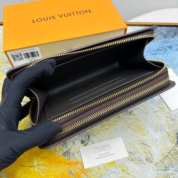 LVコピーウォレット着用イメージ